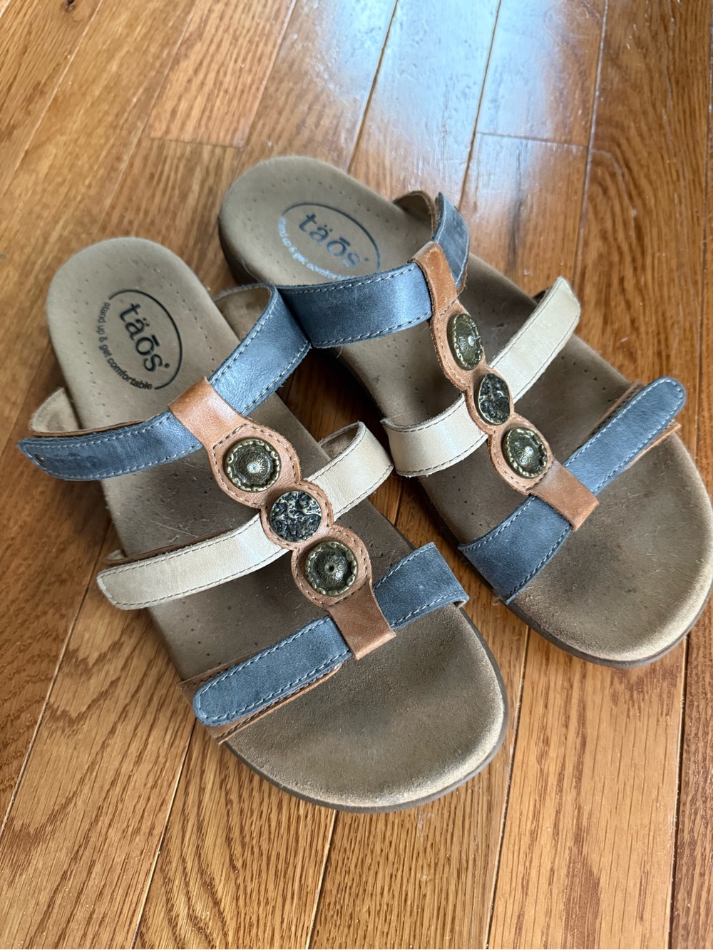 Taos Women’s Blue Tan Cream Button-Accent Slide Sandals